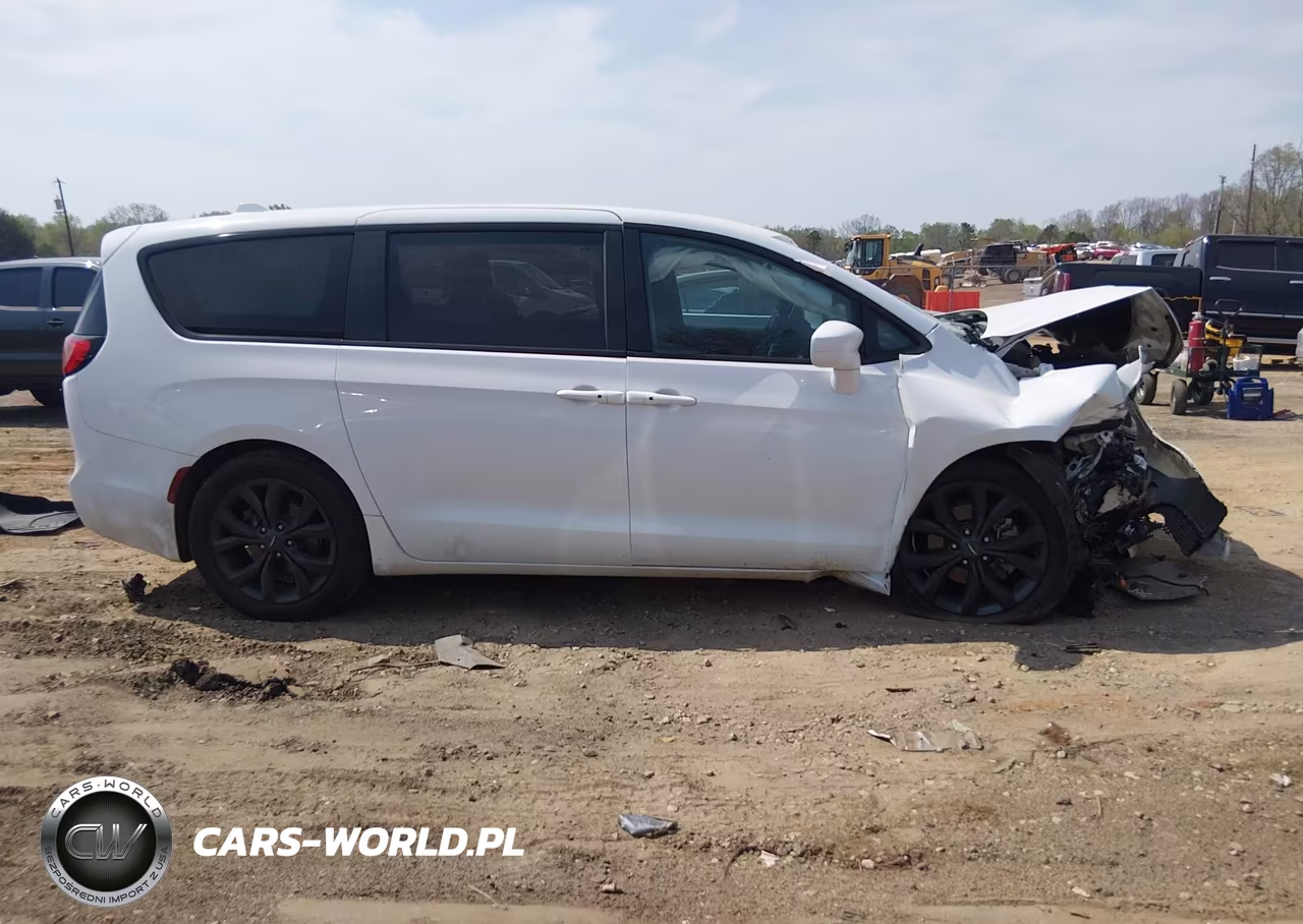 2020 Chrysler Pacifica Touring VIN:2C4RC1FG1LR150136 - 14