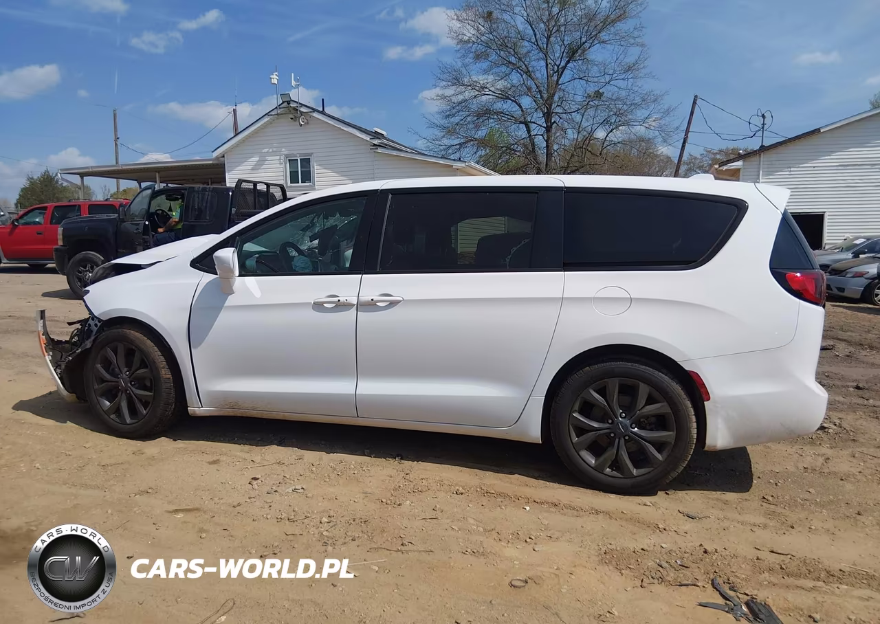 2020 Chrysler Pacifica Touring VIN:2C4RC1FG1LR150136 - 15