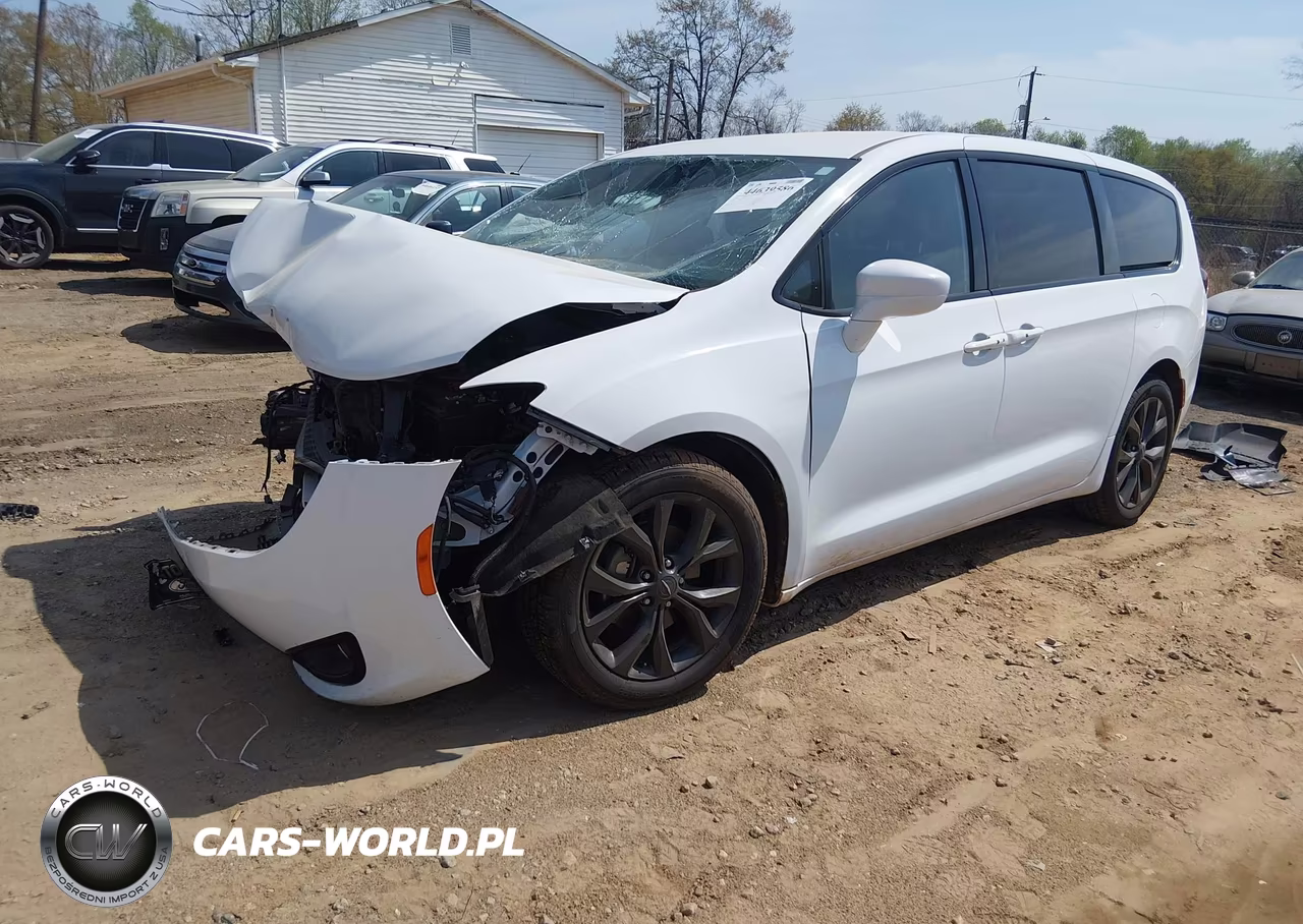2020 Chrysler Pacifica Touring VIN:2C4RC1FG1LR150136 - 2