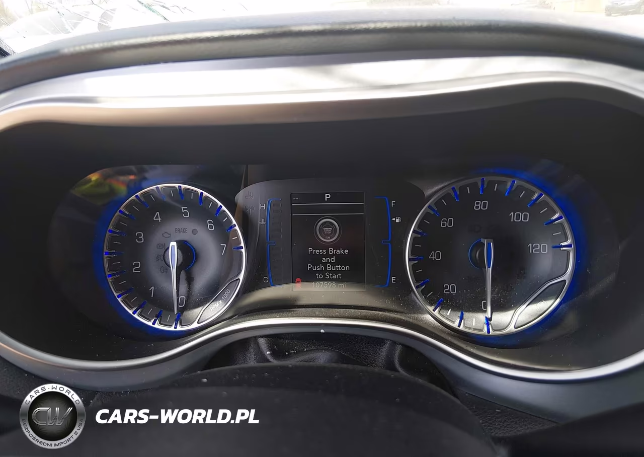 2020 Chrysler Pacifica Touring VIN:2C4RC1FG1LR150136 - 7