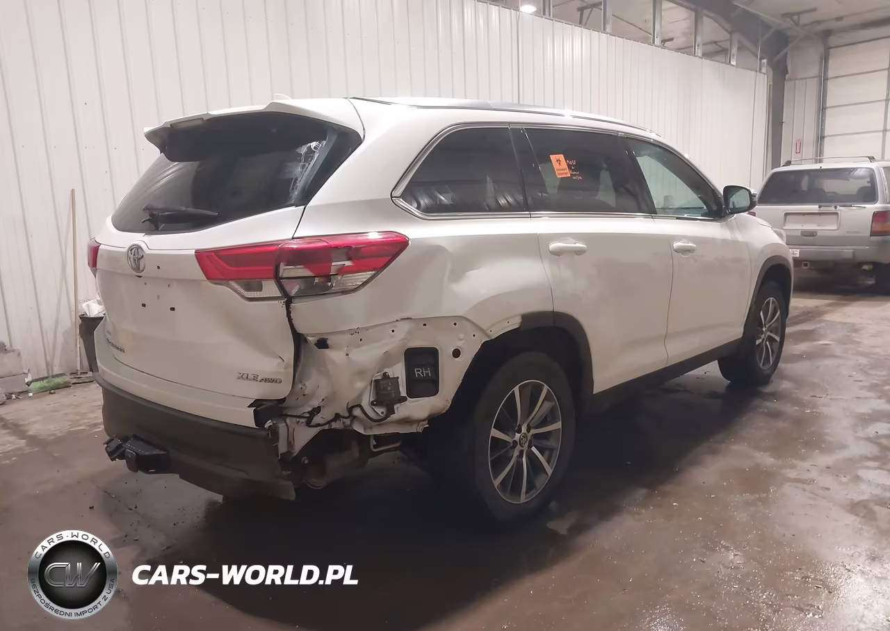 2019 Toyota Highlander Xle VIN:5TDJZRFH9KS574401 - 4