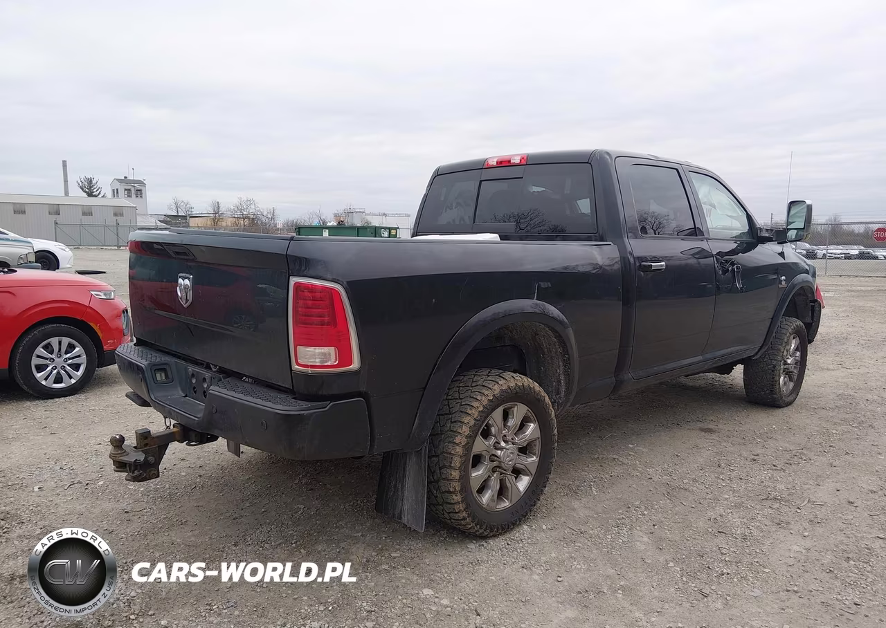 2016 Ram 2500 Laramie VIN:3C6UR5FL2GG191651 - 4