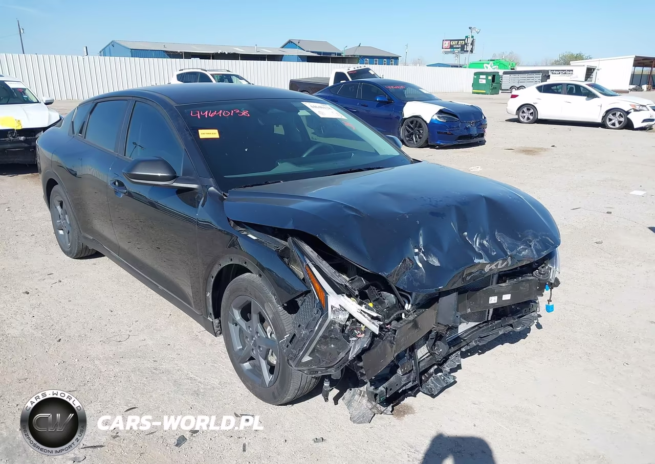 2025 Kia K4 Lxs – zdjęcie 1 z 17