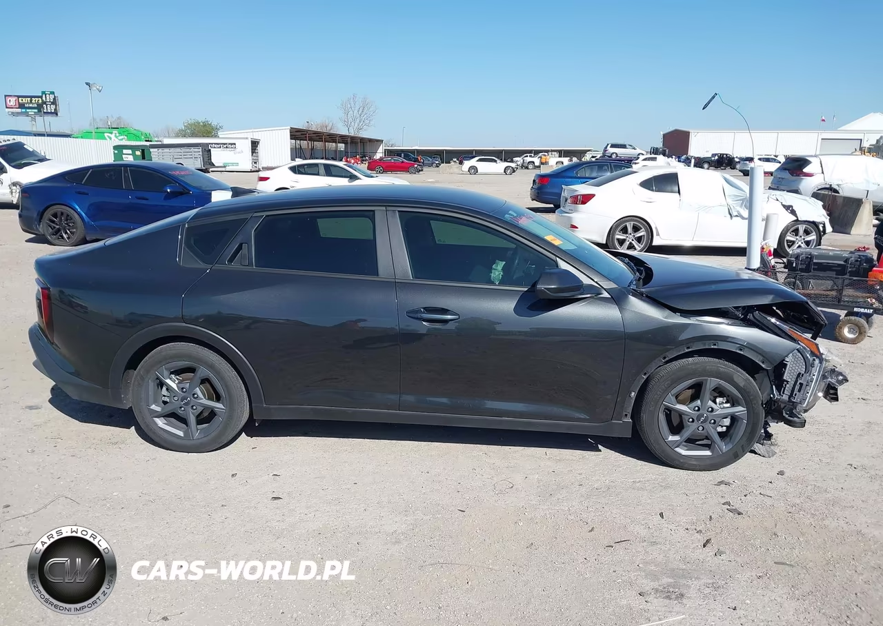 2025 Kia K4 Lxs VIN:3KPFT4DE5SE178768 - 13