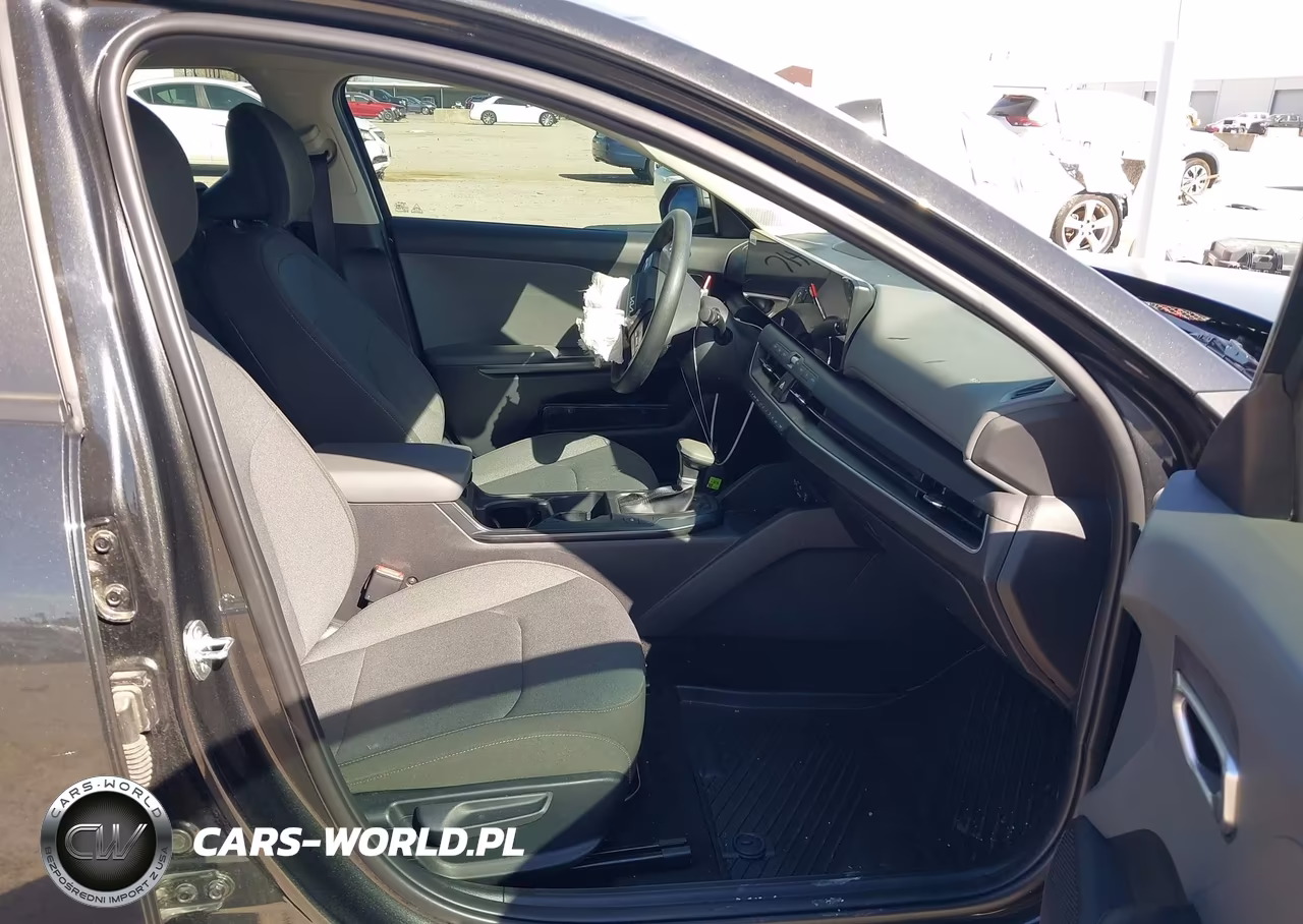 2025 Kia K4 Lxs VIN:3KPFT4DE5SE178768 - 5