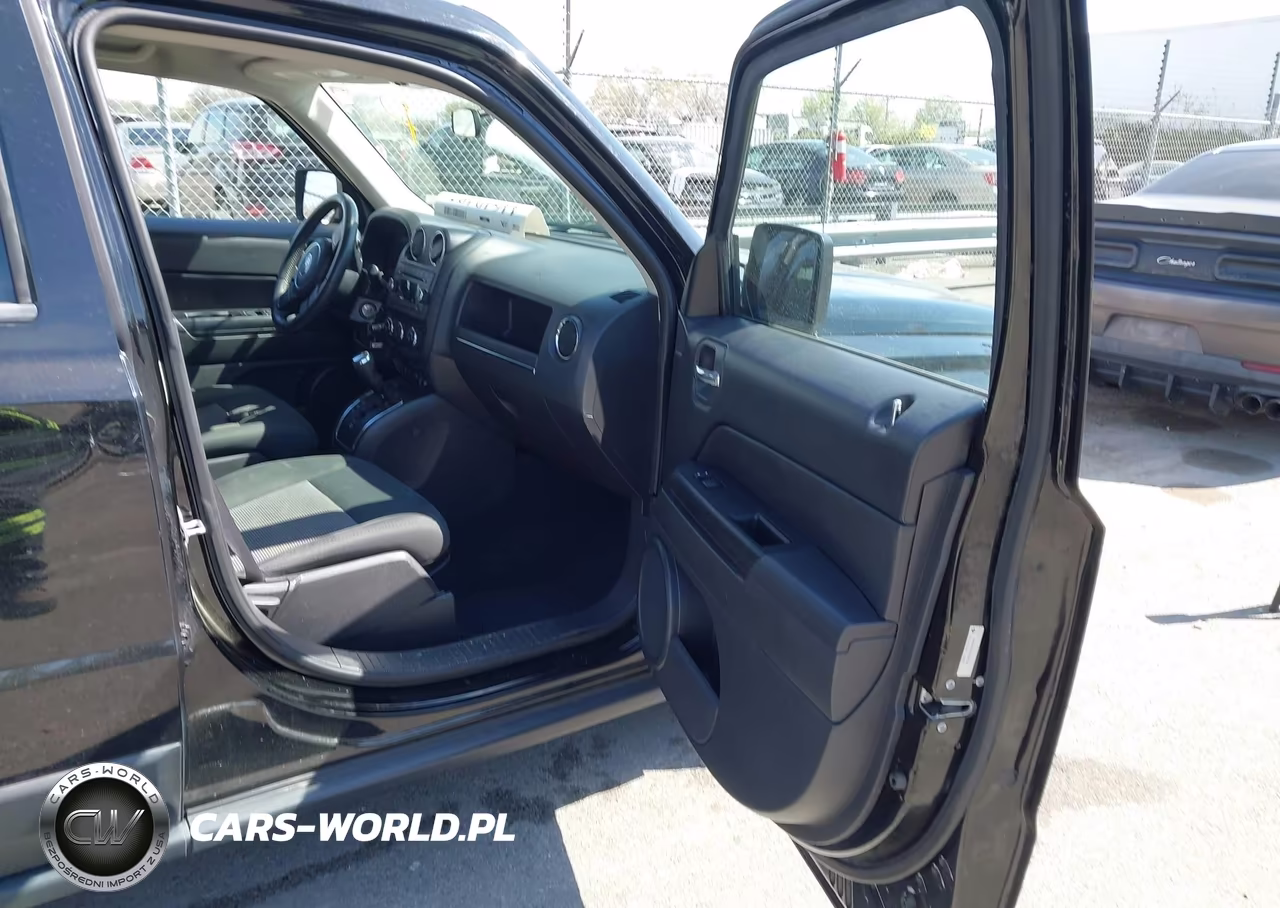 2012 Jeep Patriot Latitude VIN:1C4NJPFA5CD601784 - 5
