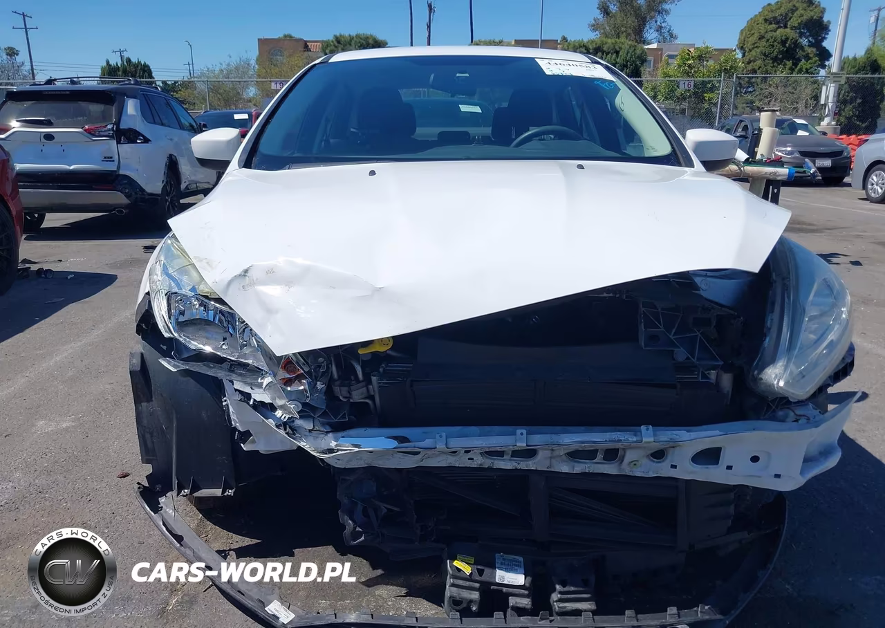 2018 Ford Focus Se VIN:1FADP3F2XJL220663 - 13