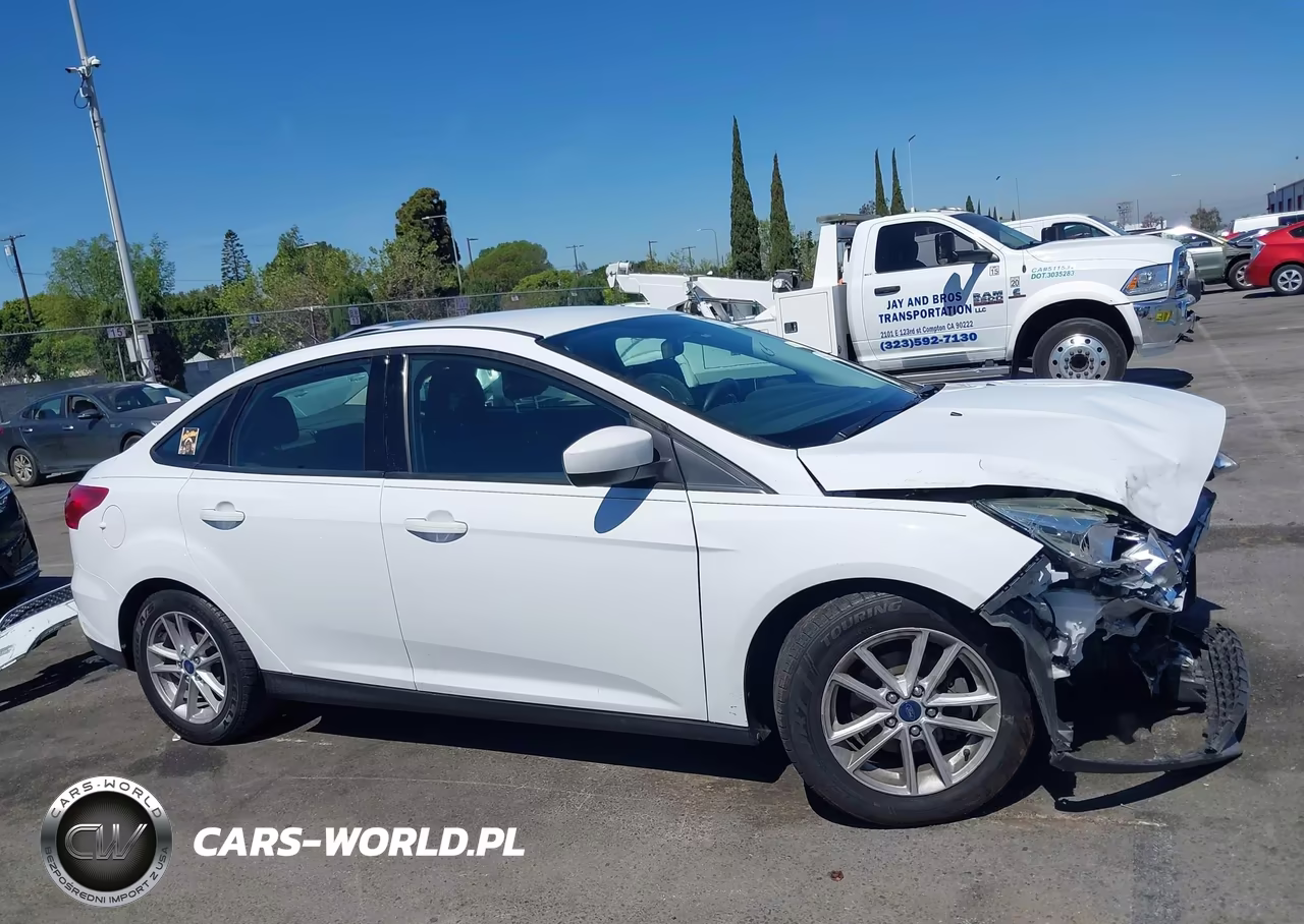 2018 Ford Focus Se VIN:1FADP3F2XJL220663 - 14