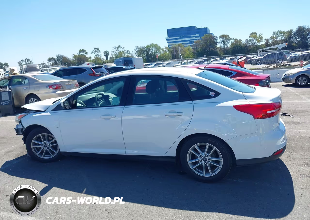 2018 Ford Focus Se VIN:1FADP3F2XJL220663 - 15