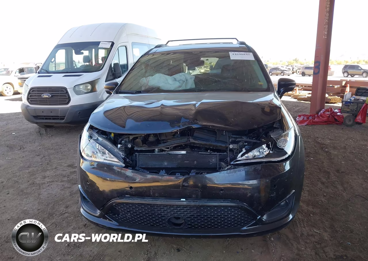2017 Chrysler Pacifica Limited VIN:2C4RC1GG8HR628879 - 6