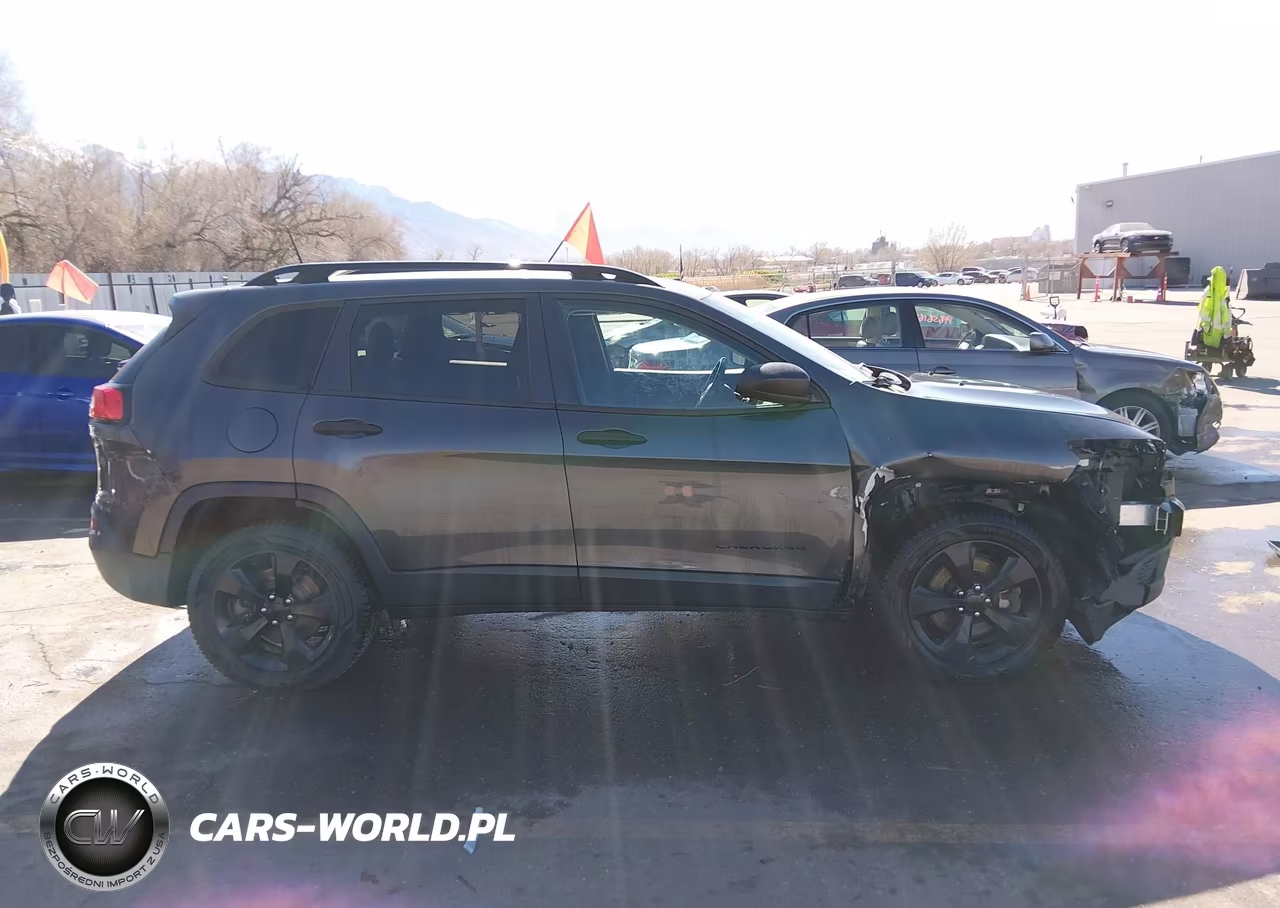 2016 Jeep Cherokee Altitude VIN:1C4PJMABXGW333140 - 13