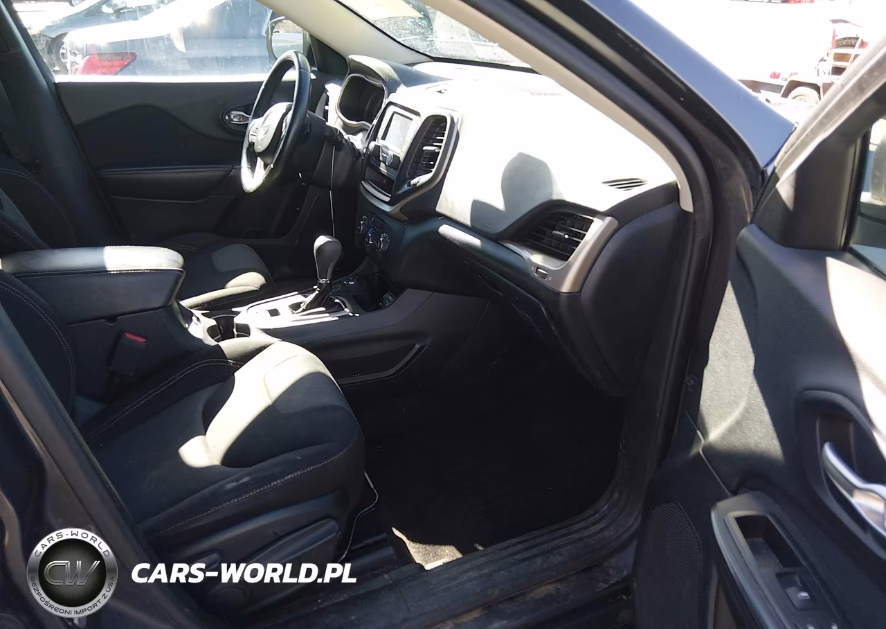 2016 Jeep Cherokee Altitude VIN:1C4PJMABXGW333140 - 5