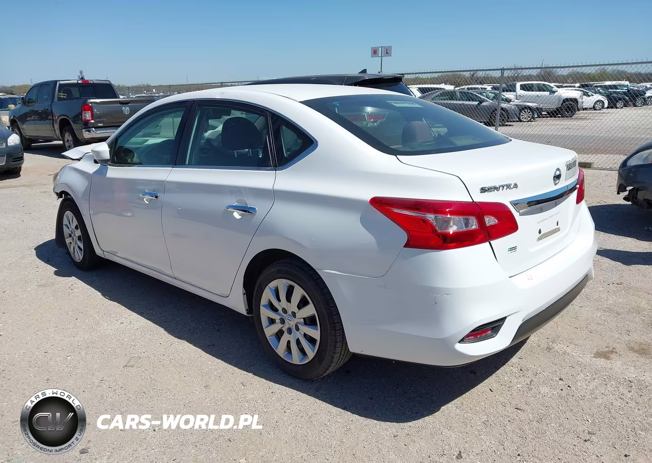 2018 Nissan Sentra S VIN:3N1AB7AP5JY334022 - 3
