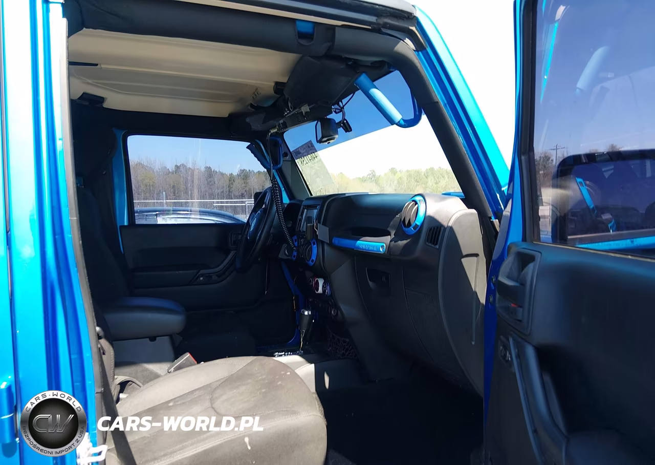 2015 Jeep Wrangler Unlimited Sport VIN:1C4BJWDG7FL518677 - 5