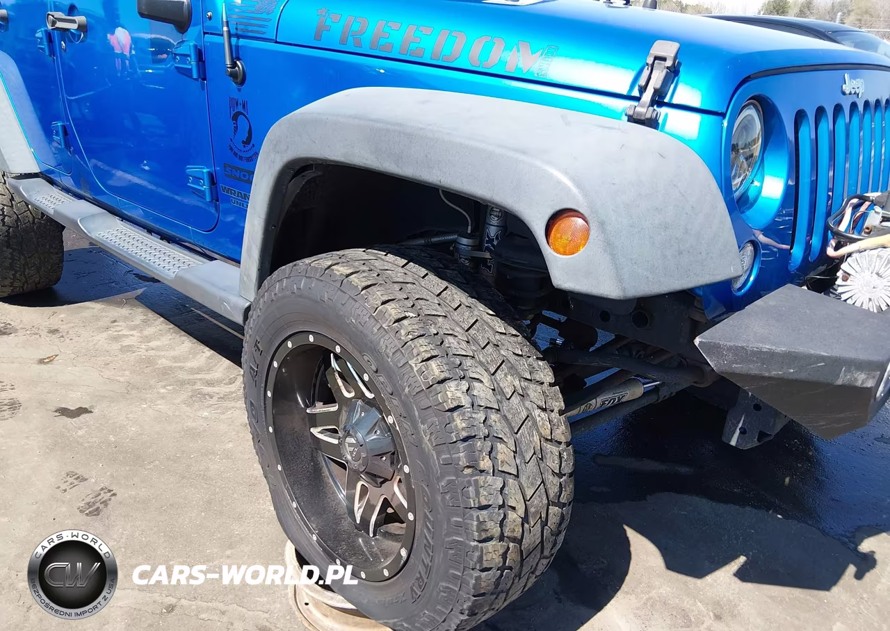 2015 Jeep Wrangler Unlimited Sport VIN:1C4BJWDG7FL518677 - 6