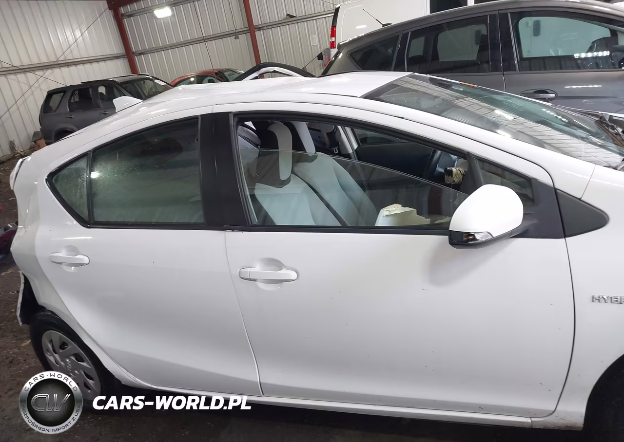 2016 Toyota Prius C One VIN:JTDKDTB37G1120808 - 14