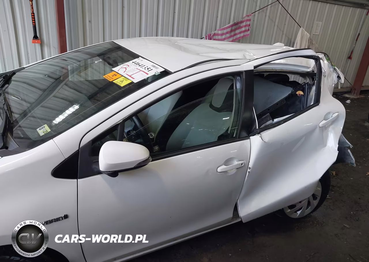 2016 Toyota Prius C One VIN:JTDKDTB37G1120808 - 15