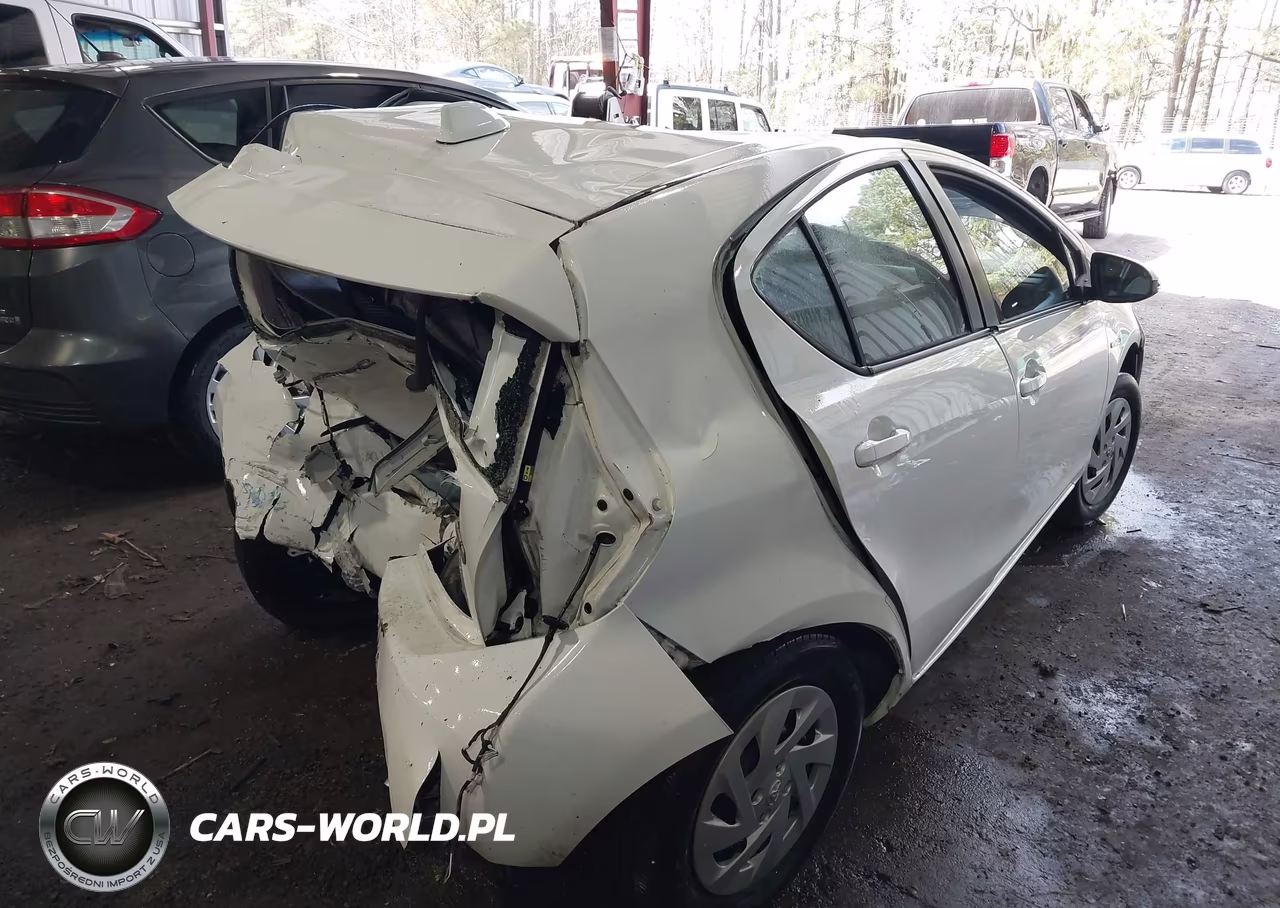 2016 Toyota Prius C One VIN:JTDKDTB37G1120808 - 4