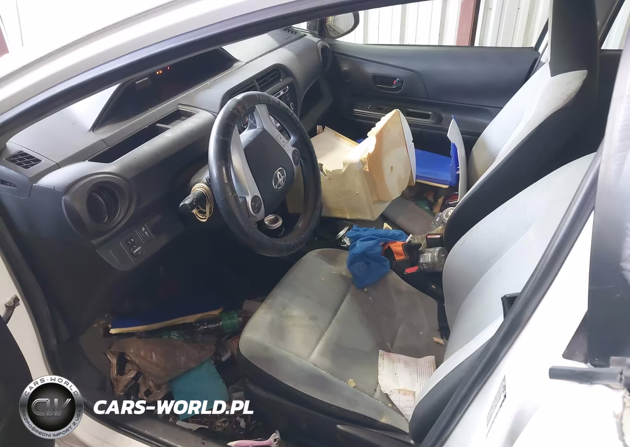 2016 Toyota Prius C One VIN:JTDKDTB37G1120808 - 5