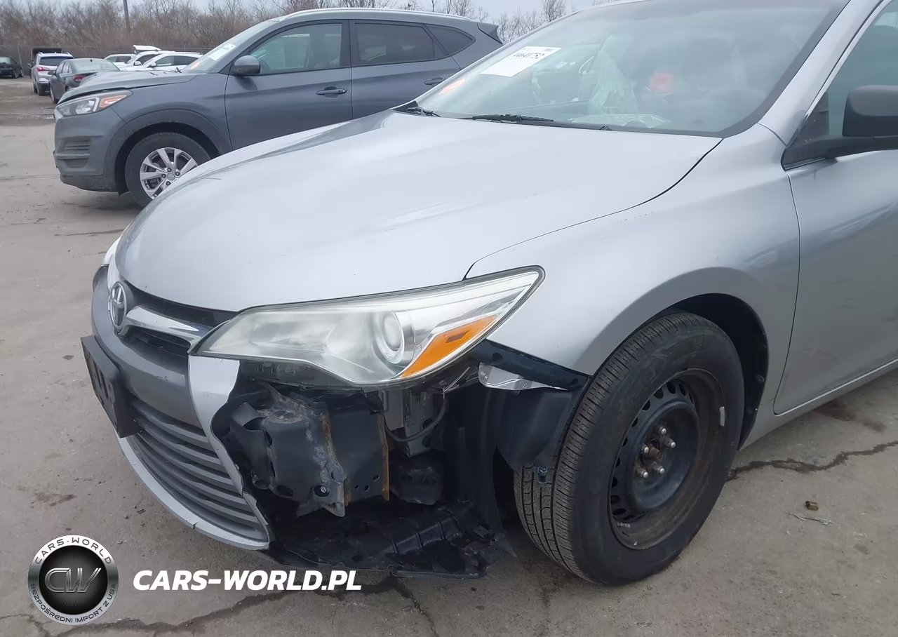 2016 Toyota Camry Le VIN:4T4BF1FK6GR520178 - 18