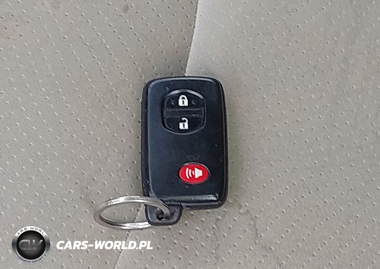 2011 Toyota Prius Two VIN:JTDKN3DU7B1467843 - 11