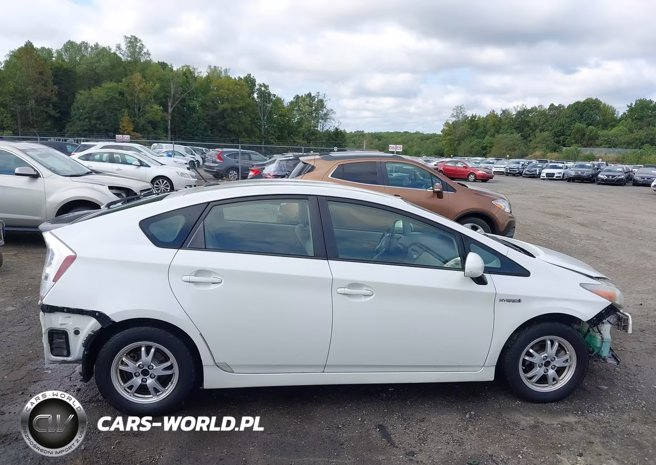 2011 Toyota Prius Two VIN:JTDKN3DU7B1467843 - 14