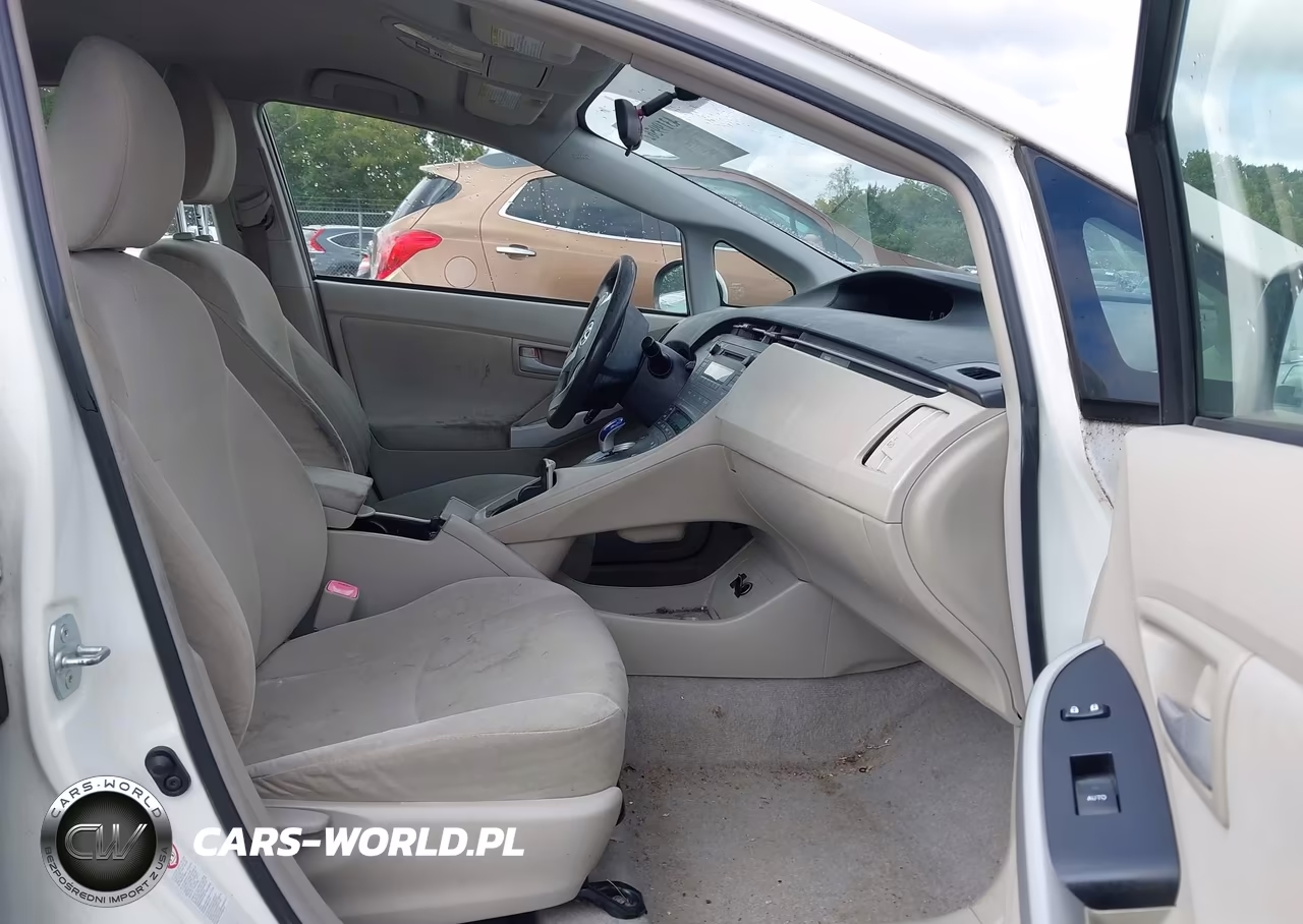 2011 Toyota Prius Two VIN:JTDKN3DU7B1467843 - 5