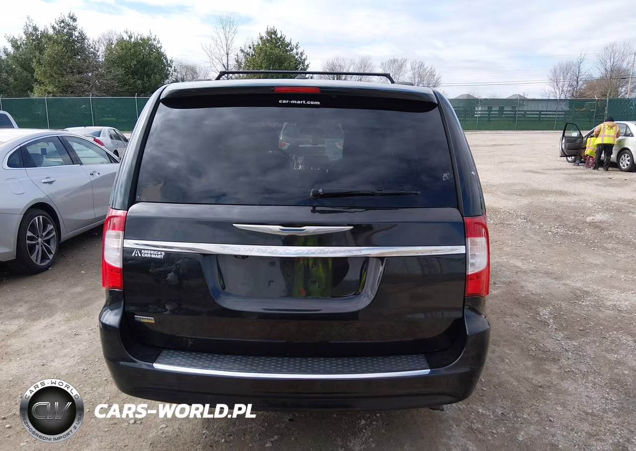 2016 Chrysler Town & Country Touring VIN:2C4RC1BG9GR299860 - 17