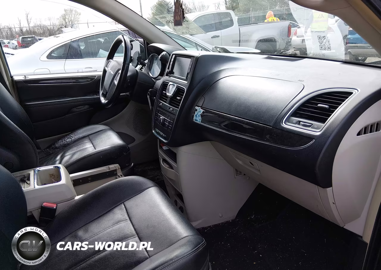 2016 Chrysler Town & Country Touring VIN:2C4RC1BG9GR299860 - 5