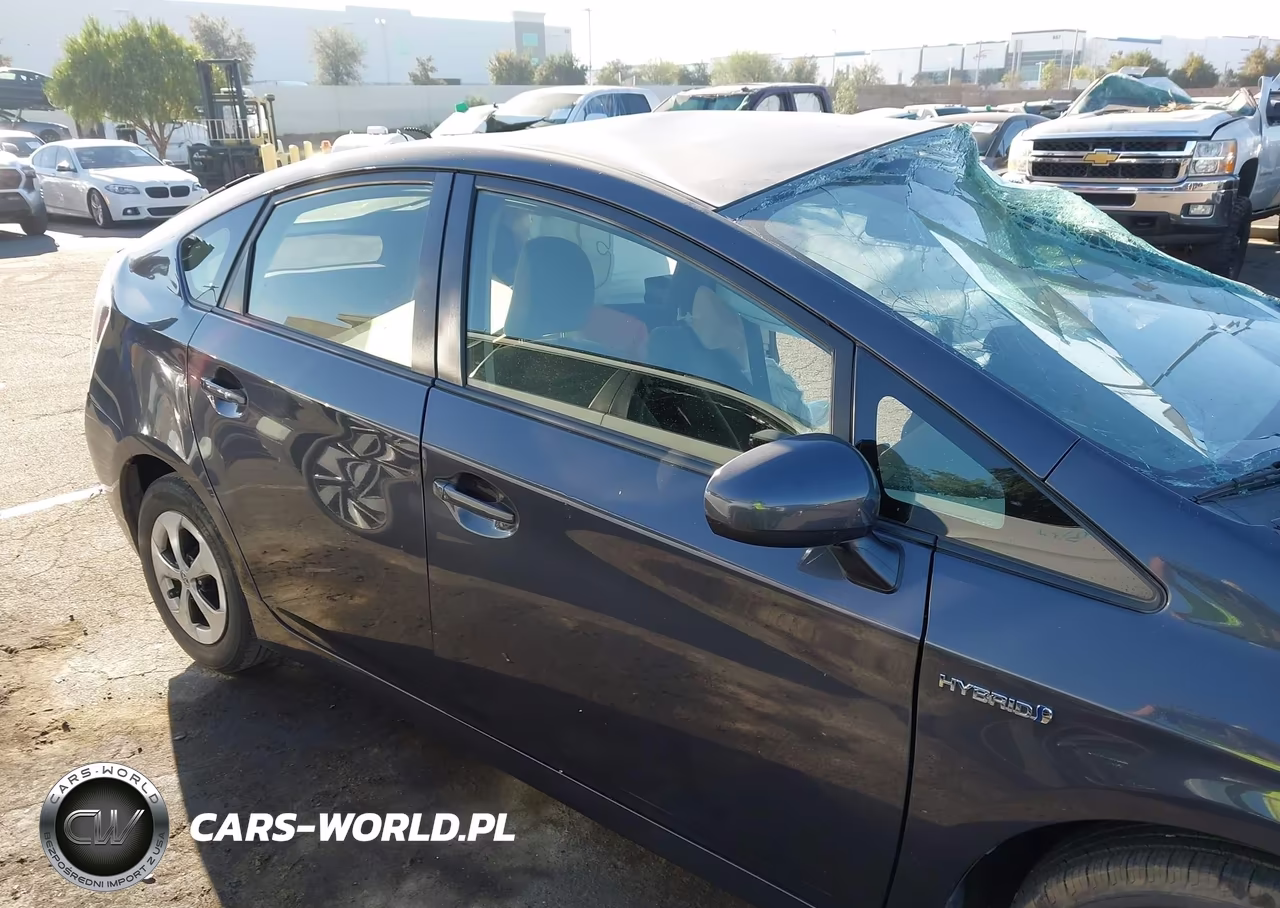 2015 Toyota Prius Two VIN:JTDKN3DU9F2003730 - 12