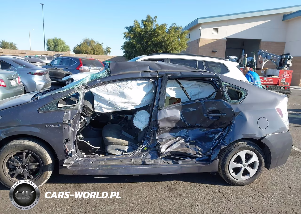 2015 Toyota Prius Two VIN:JTDKN3DU9F2003730 - 13