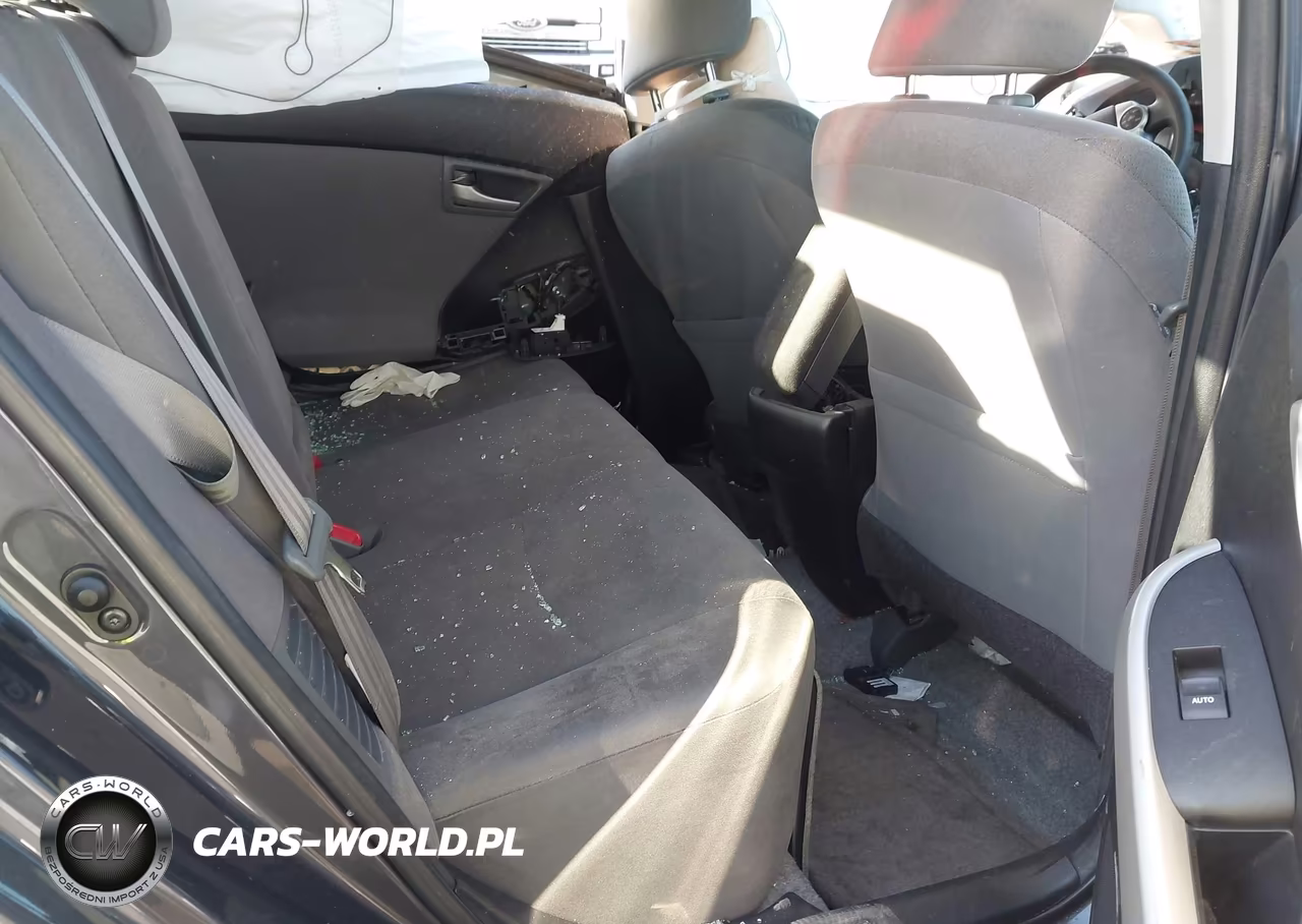 2015 Toyota Prius Two VIN:JTDKN3DU9F2003730 - 8