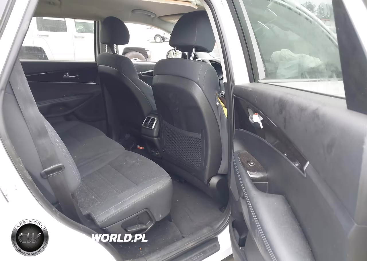 2018 Kia Sorento 2.4L Lx VIN:5XYPG4A3XJG353075 - 8