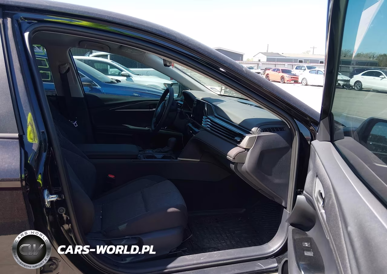 2025 Toyota Camry Le VIN:4T1DAACK1SU534634 - 5