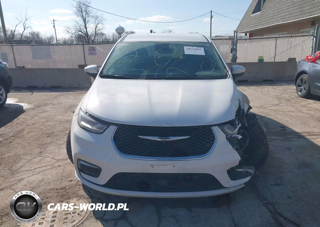 2023 Chrysler Pacifica Touring L VIN:2C4RC1BG3PR521373 - 13