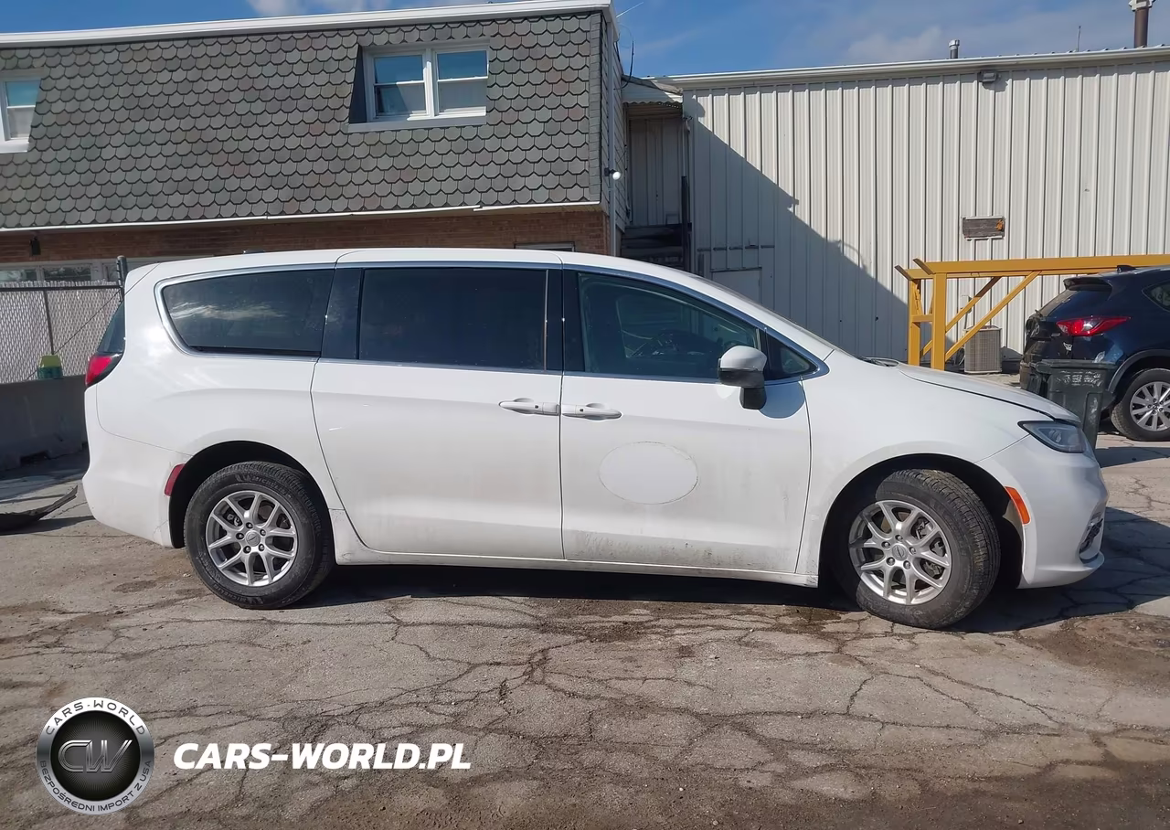 2023 Chrysler Pacifica Touring L VIN:2C4RC1BG3PR521373 - 14