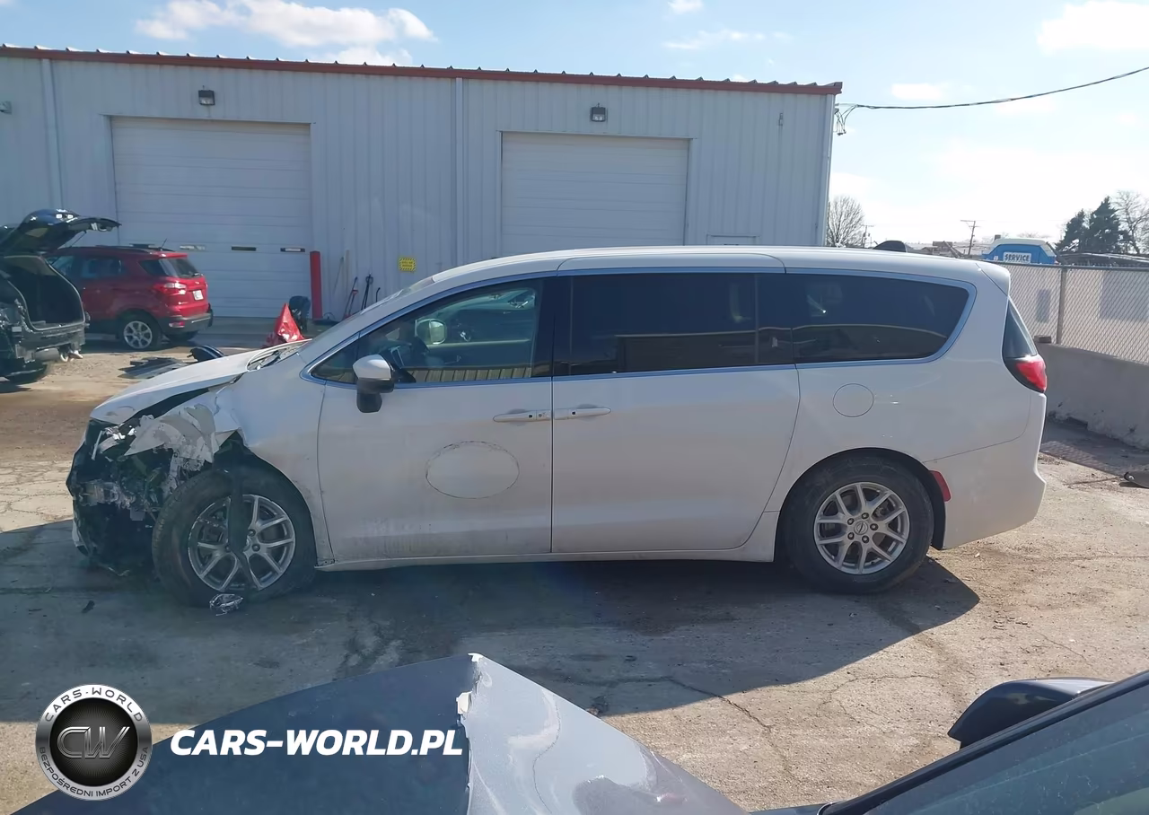 2023 Chrysler Pacifica Touring L VIN:2C4RC1BG3PR521373 - 15