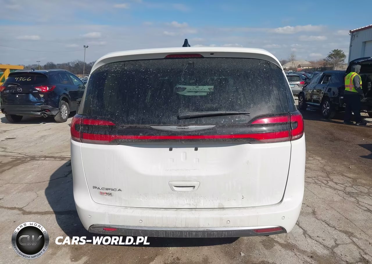 2023 Chrysler Pacifica Touring L VIN:2C4RC1BG3PR521373 - 17