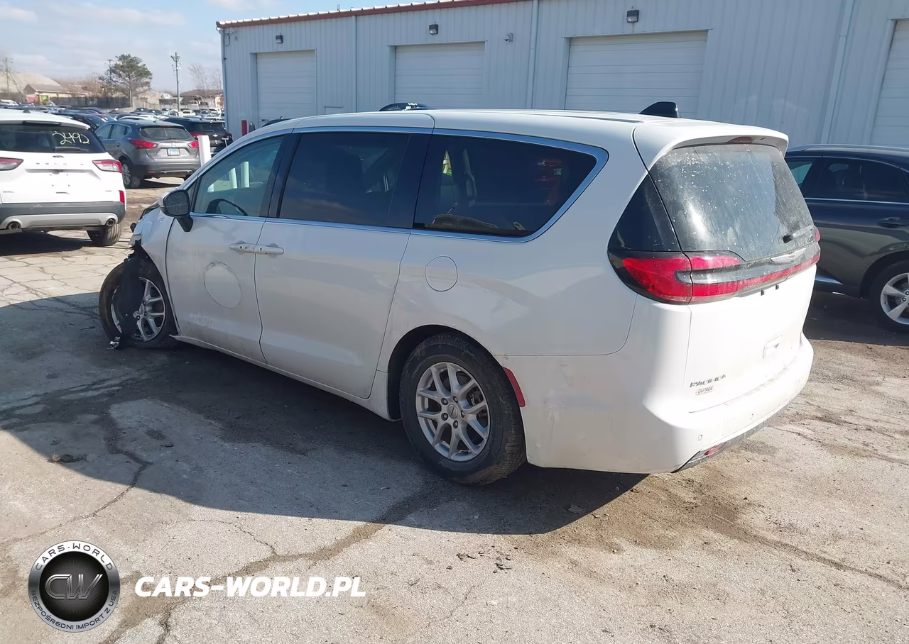 2023 Chrysler Pacifica Touring L VIN:2C4RC1BG3PR521373 - 3