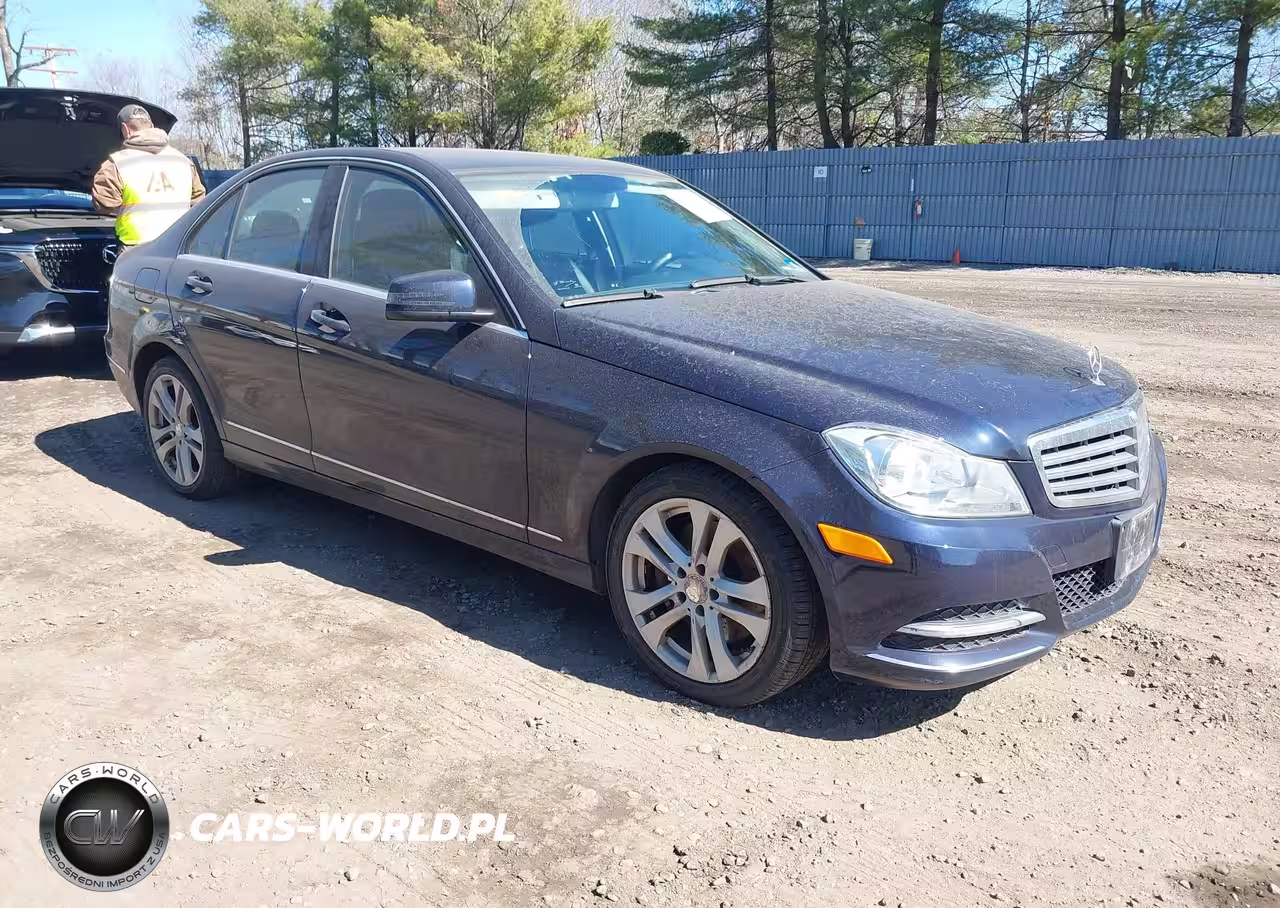 2013 Mercedes-Benz C 300 Luxury 4Matic