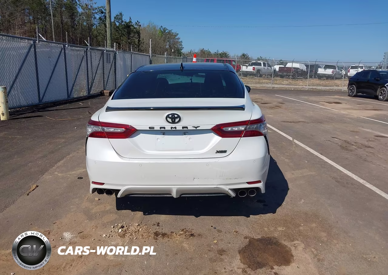 2018 Toyota Camry Xse VIN:4T1B61HK6JU065346 - 17