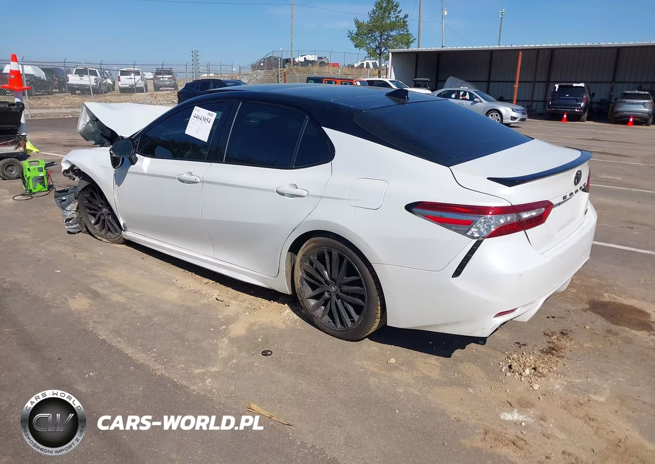 2018 Toyota Camry Xse VIN:4T1B61HK6JU065346 - 3