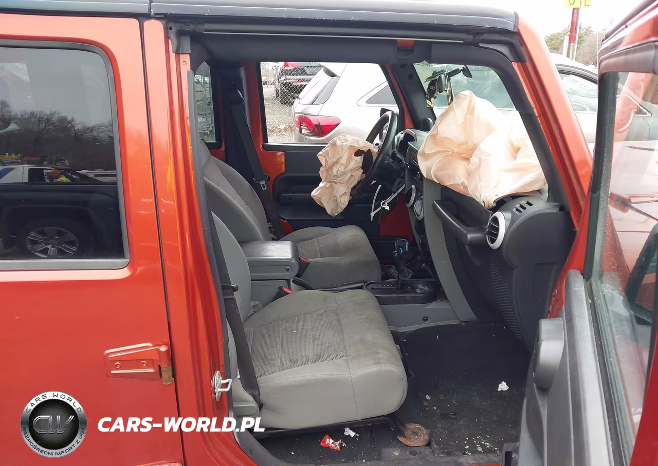 2009 Jeep Wrangler Unlimited Sahara VIN:1J4GA59179L708823 - 5