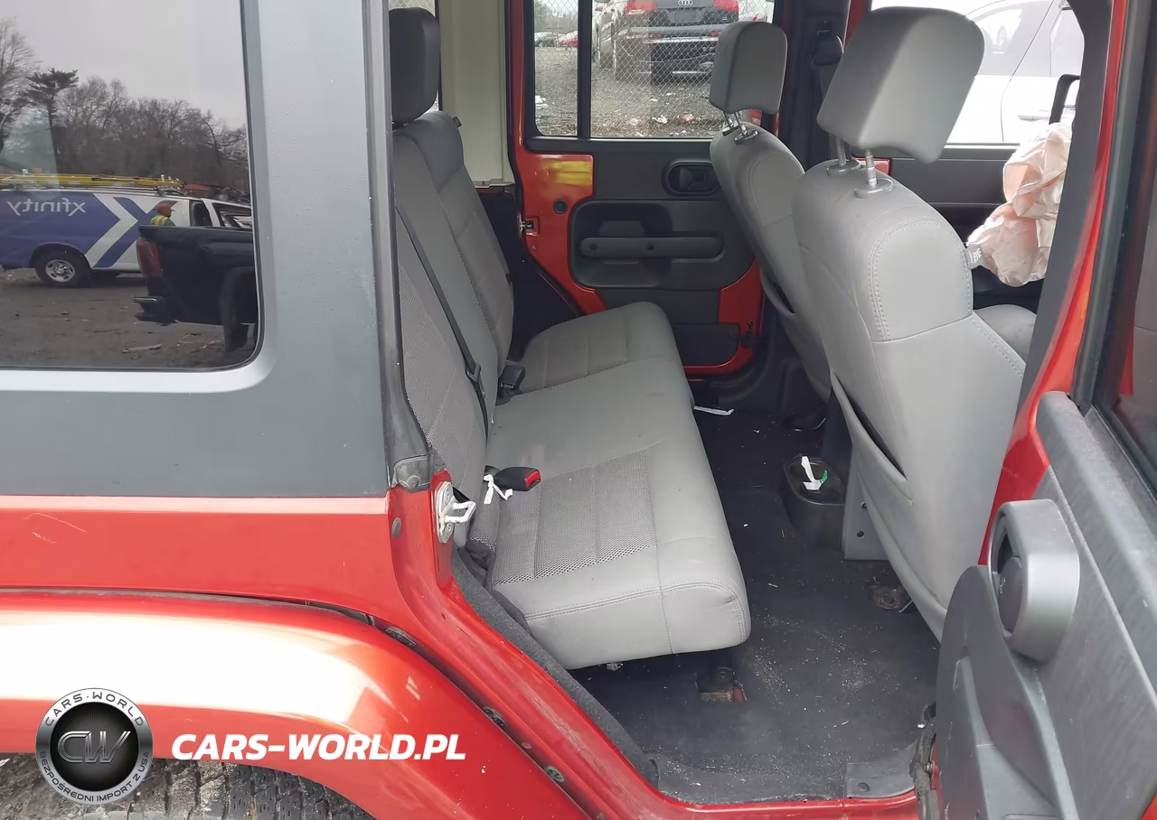 2009 Jeep Wrangler Unlimited Sahara VIN:1J4GA59179L708823 - 8