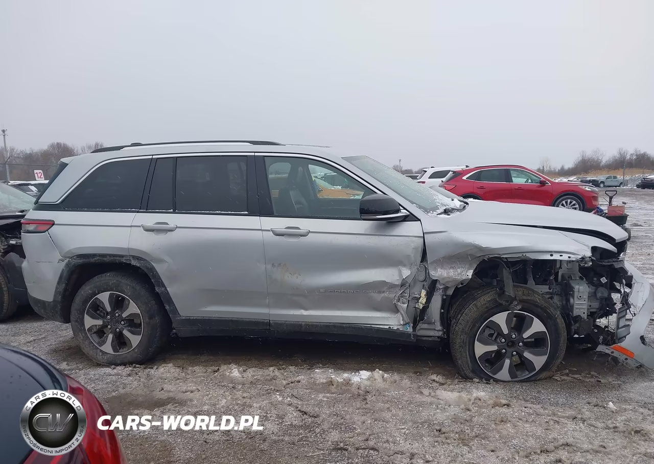 2023 Jeep Grand Cherokee 4Xe VIN:1C4RJYB69PC633450 - 13