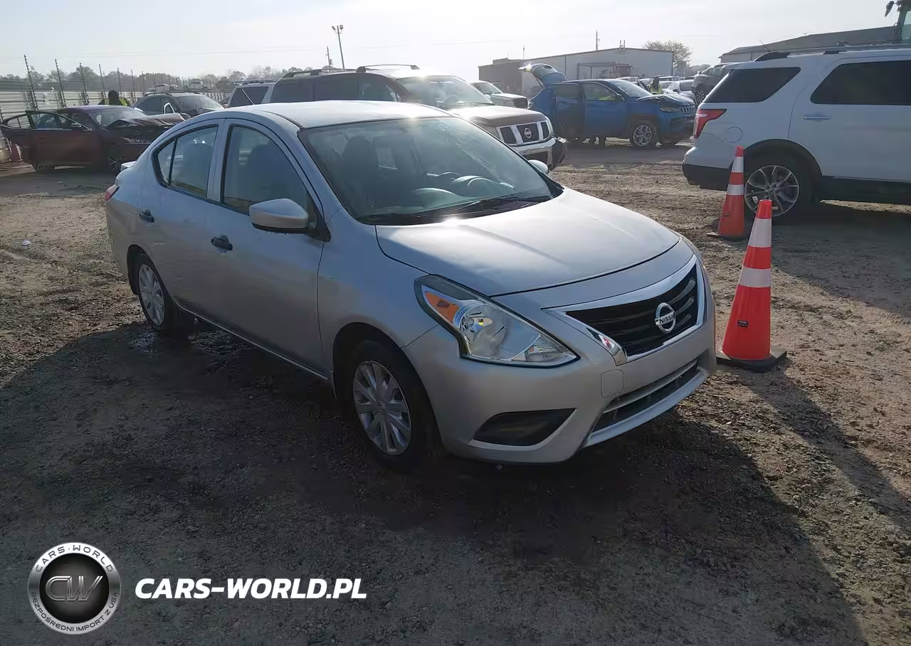 2017 Nissan Versa 1.6 S+