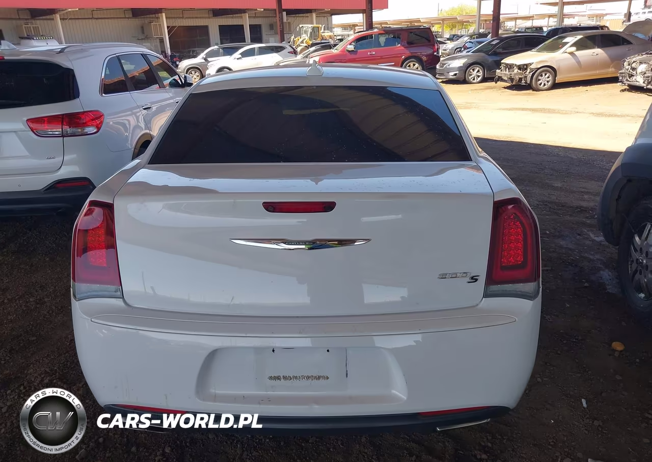 2019 Chrysler 300 300S VIN:2C3CCABG3KH697851 - 17