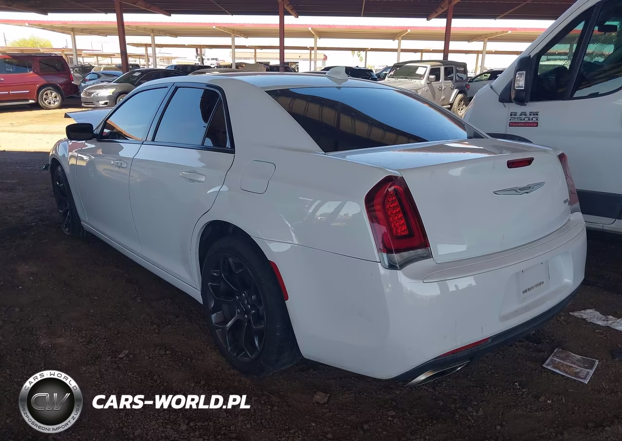2019 Chrysler 300 300S VIN:2C3CCABG3KH697851 - 3