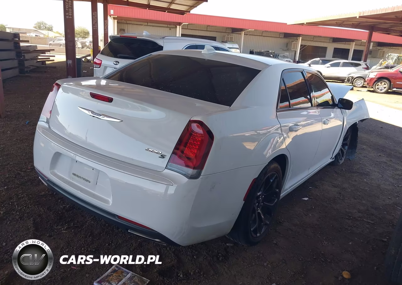 2019 Chrysler 300 300S VIN:2C3CCABG3KH697851 - 4