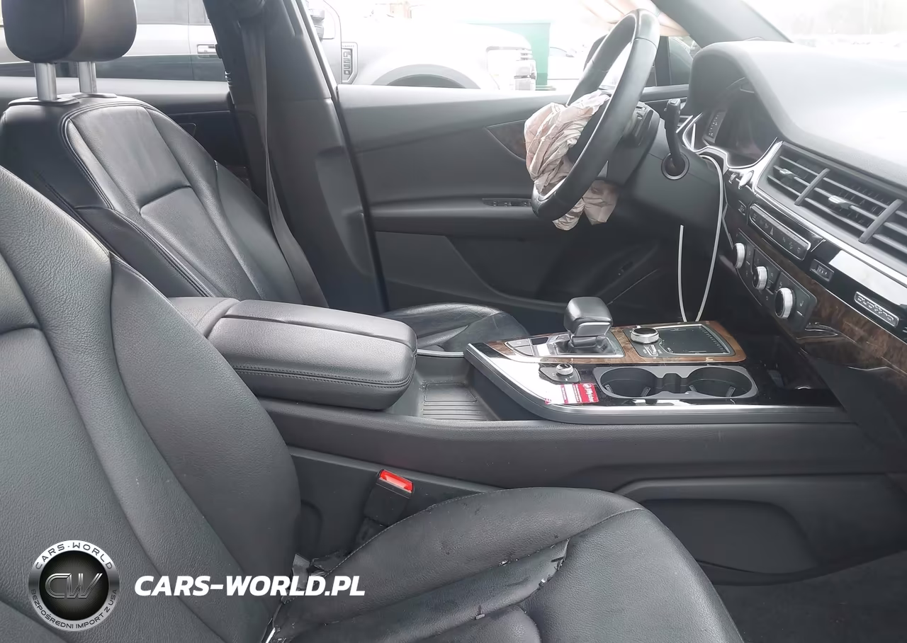 2018 Audi Q7 3.0T Premium VIN:WA1LAAF75JD043578 - 5